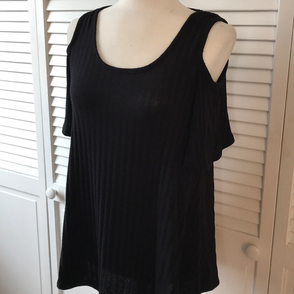 Bobeau Cold Shoulder Black Ribbed Top Size Small - Picture 3 of 5